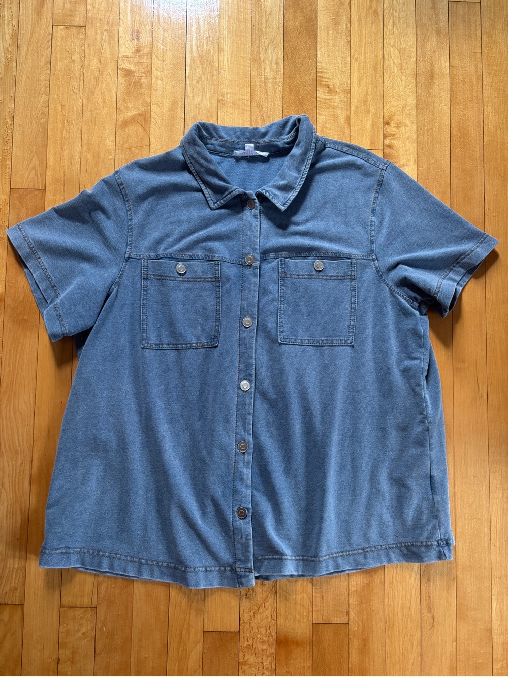 EUC Soft Denim-Inspired Blue Short-Sleeve Button-Down Top | Womenโs Plus 2X ~XXL